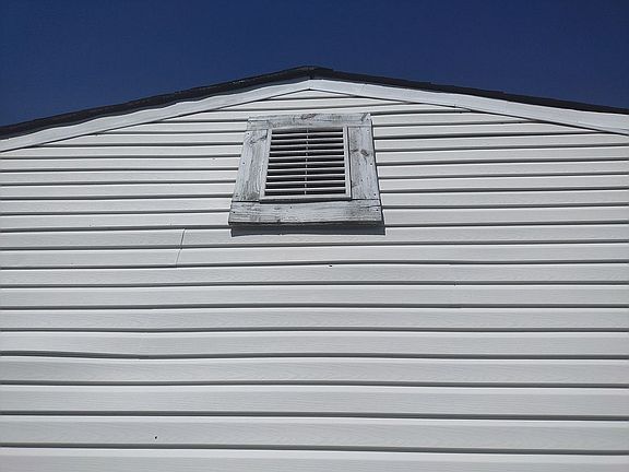2nd image of 330 Mistletoe St