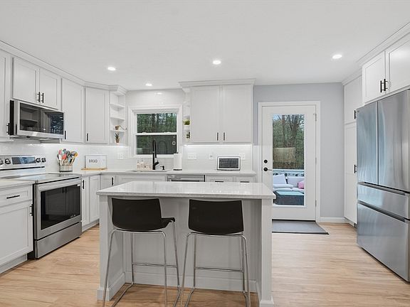 5th image of 31 Greany Dr