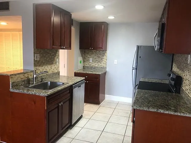 10500 SW 108th Ave #B303 — Photo 2
