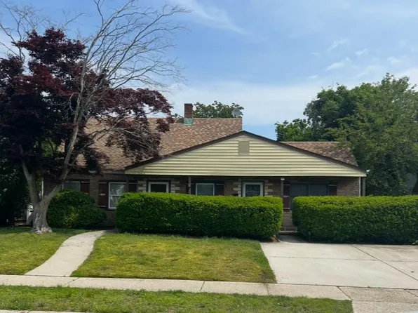 9 Hunt Lane, Levittown, NY 11756