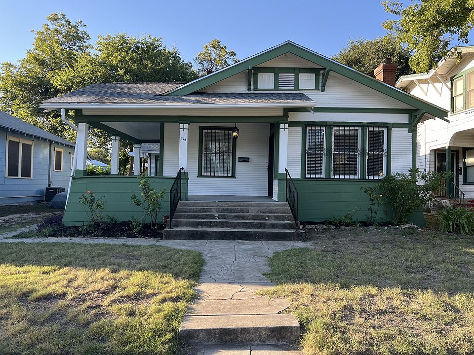 1st image of 922 W Gramercy Pl