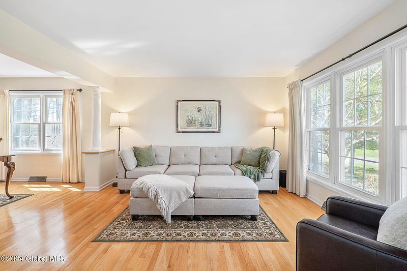 3rd image of 25 Springfield Drive