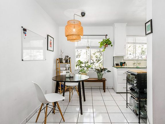 4th image of 1014 N Hayworth Ave #5