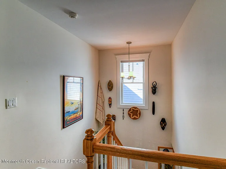 90 Lawrence Ave — Photo 18