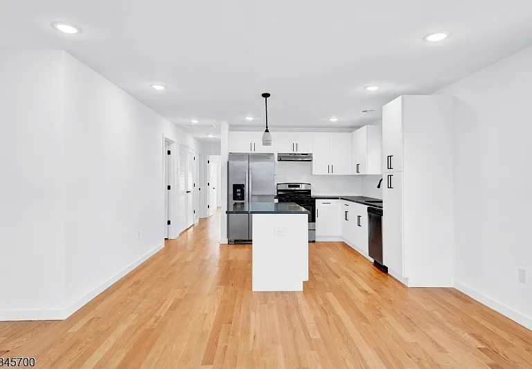 746 Seaport Dr #B — Photo 2