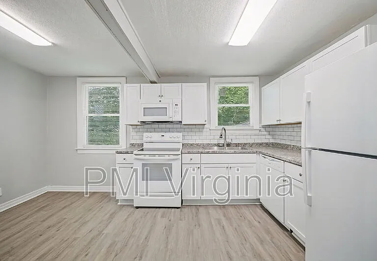 3407 Essex Cir — Photo 10