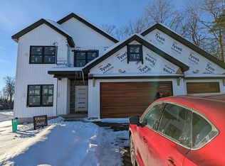 455 McKinley Ave, Williamsville, NY 14221