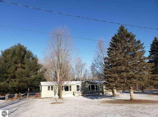 592 Holiday Dr, Bellaire, MI 49615