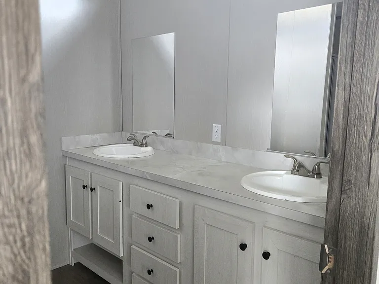 1208 Orient Ave — Photo 3