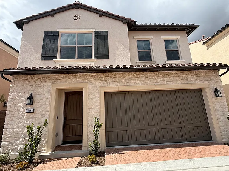 208 Maricopa — Photo 1