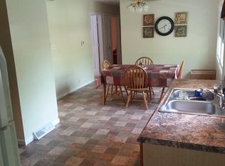 229 N 10th St, Le Claire, IA 52753