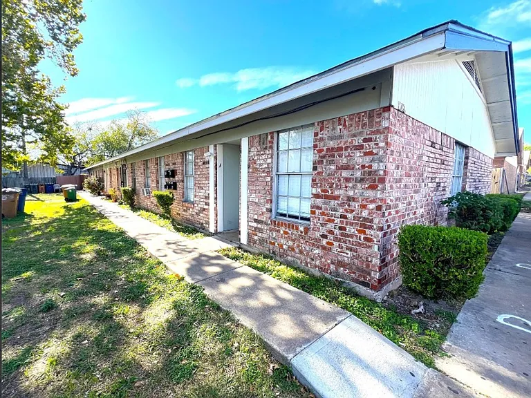 905 N Meadows Dr #A — Photo 1