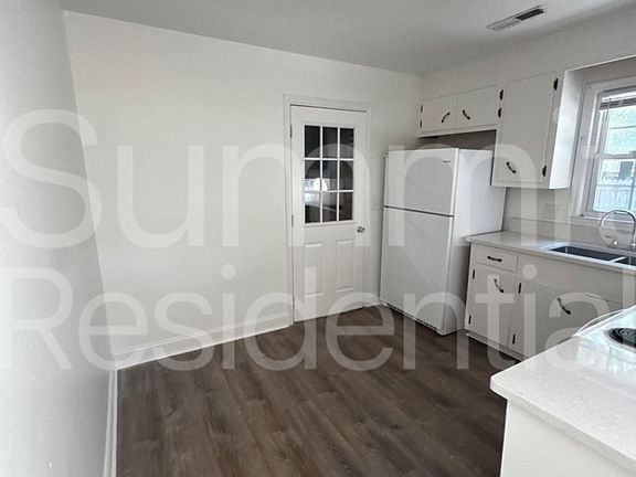 4th image of 503 Berkeley Dr