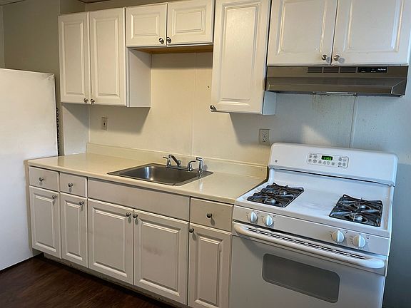 3rd image of 201-205 Fletcher St