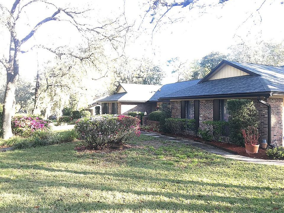 2nd image of 100 Magnolia Oak Ct