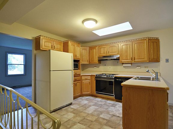 2nd image of 18 Bunting Ln
