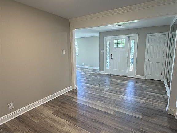 4th image of 4920 Sue Ave