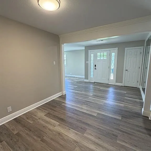 4920 Sue Ave — Photo 4