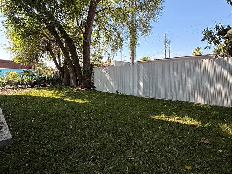 1629 NW 40th St #1 — Photo 16