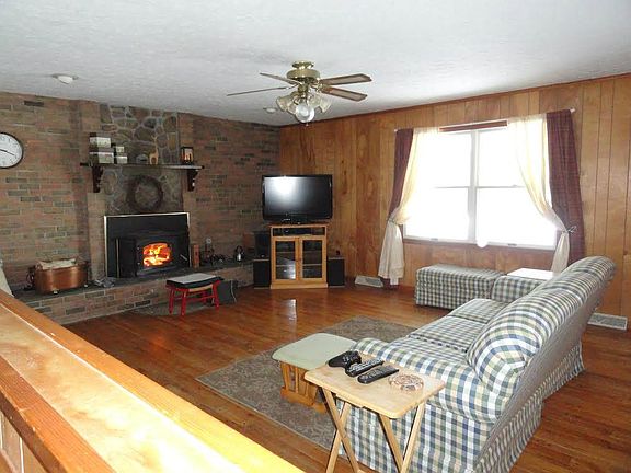 5th image of 422 Deer Trail Dr SE