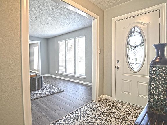3rd image of 1511 Lake Bank Ct