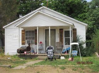 912 S Mackenzie Ave, Stinnett, TX 79083
