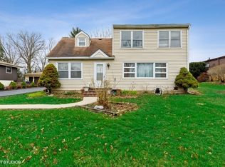 7306 Eleanor Pl, Darien, IL 60561