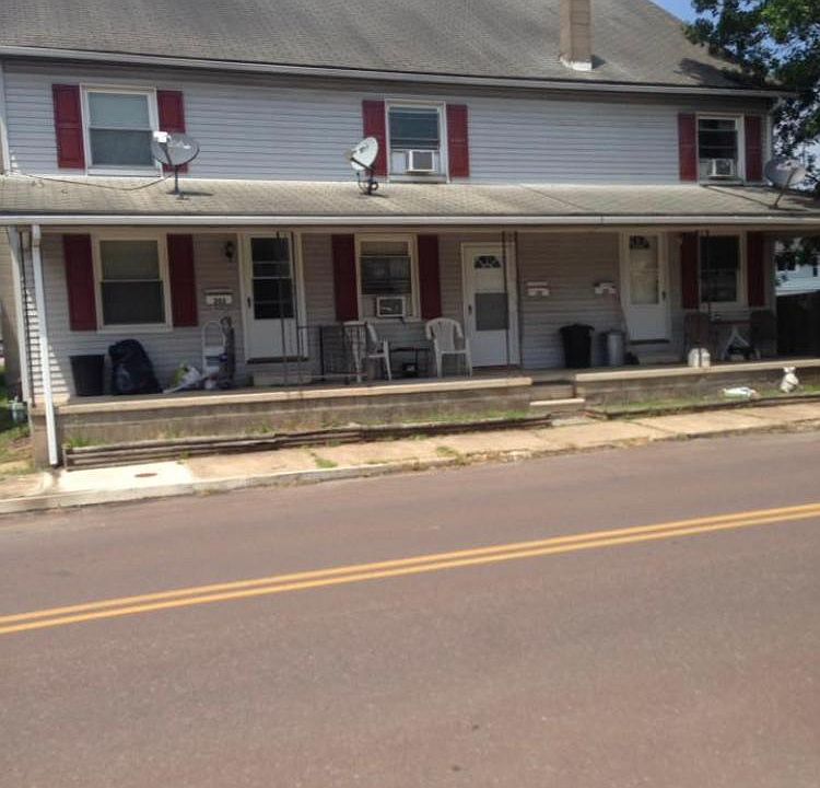 1st image of 203 E 8th St #203