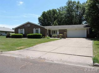 47 Olympia Fields Dr, Pekin, IL 61554