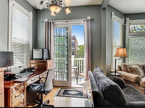 4th image of 1040 W Newport Ave #3