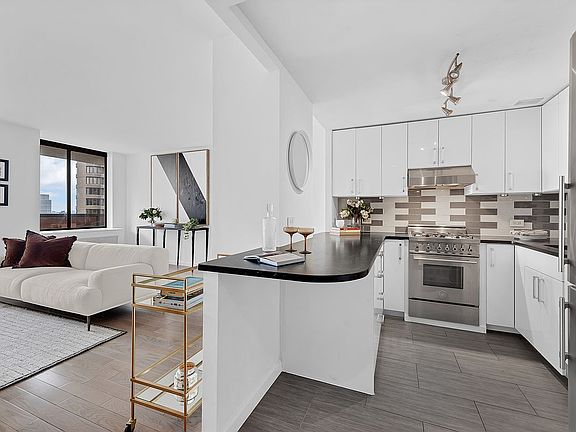 3rd image of 311 E 38th St APT 18B