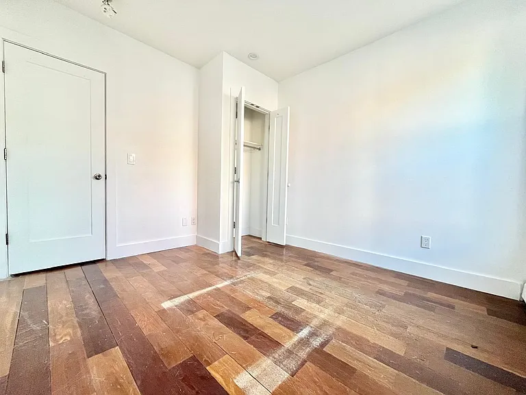 653 Pennsylvania Ave #1R — Photo 16