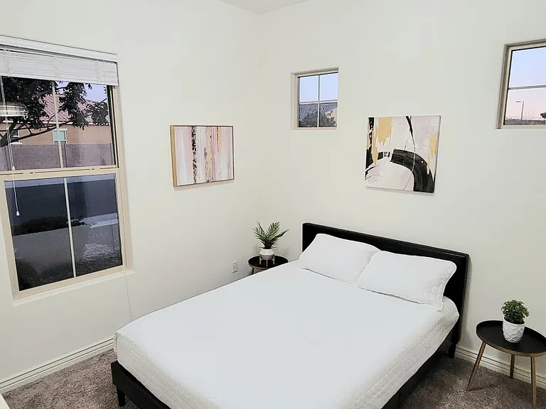 3142 N Los Alamos — Photo 4