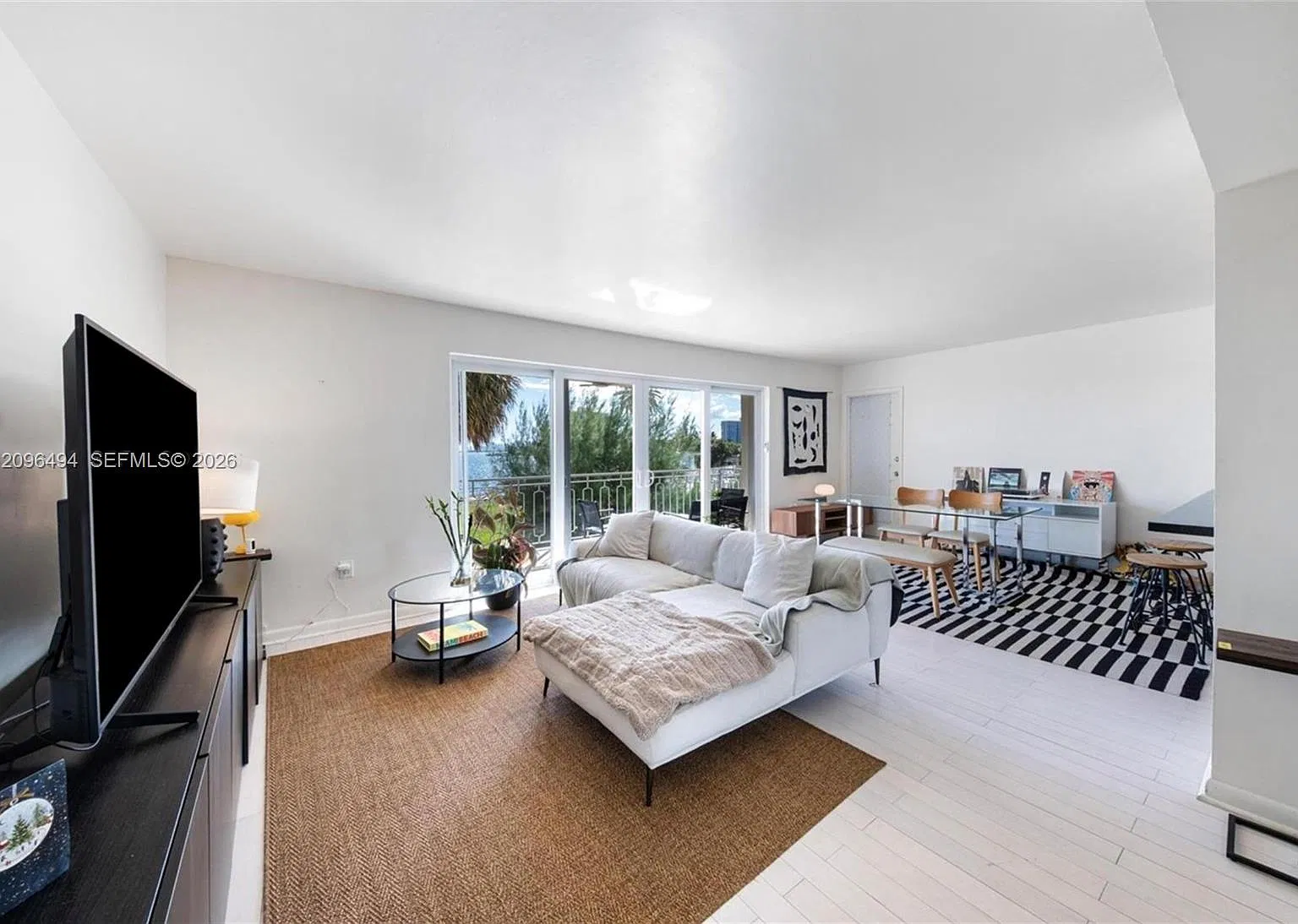 Jockey Club 1 Condo — Photo 3