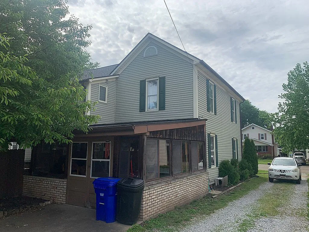 308 E Main St photo 1