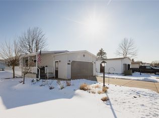 30 Golden Pond Est, Akron, NY 14001