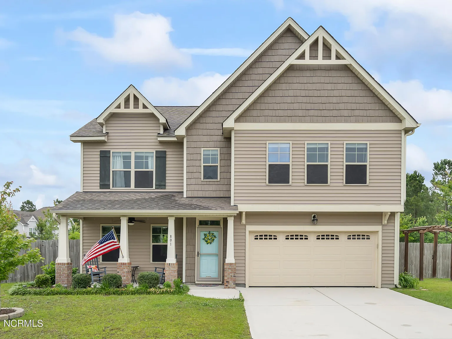 4 bed, 2.5 bath, 2401 sqft, $2,500 — Photo 1