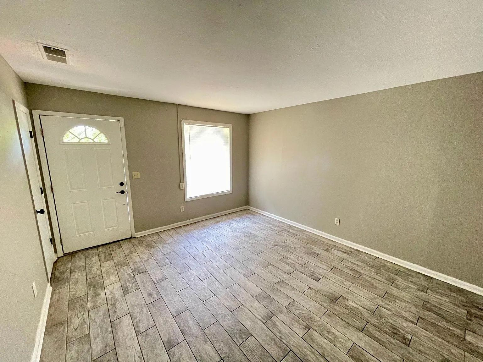3 bed, 1053 sqft, $1,250 — Photo 2