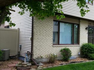 280 E Woodlawn Rd, New Lenox, IL 60451