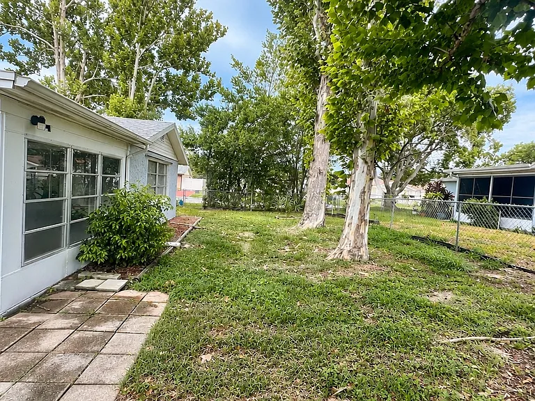 7924 Halsey Dr — Photo 22