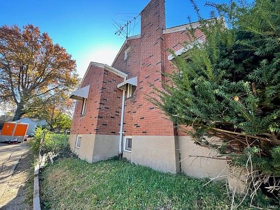 3rd image of 8716 Acacia Dr