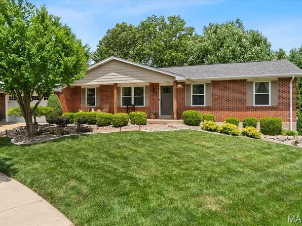 6441 Farmcrest Ct, Saint Louis, MO 63129
