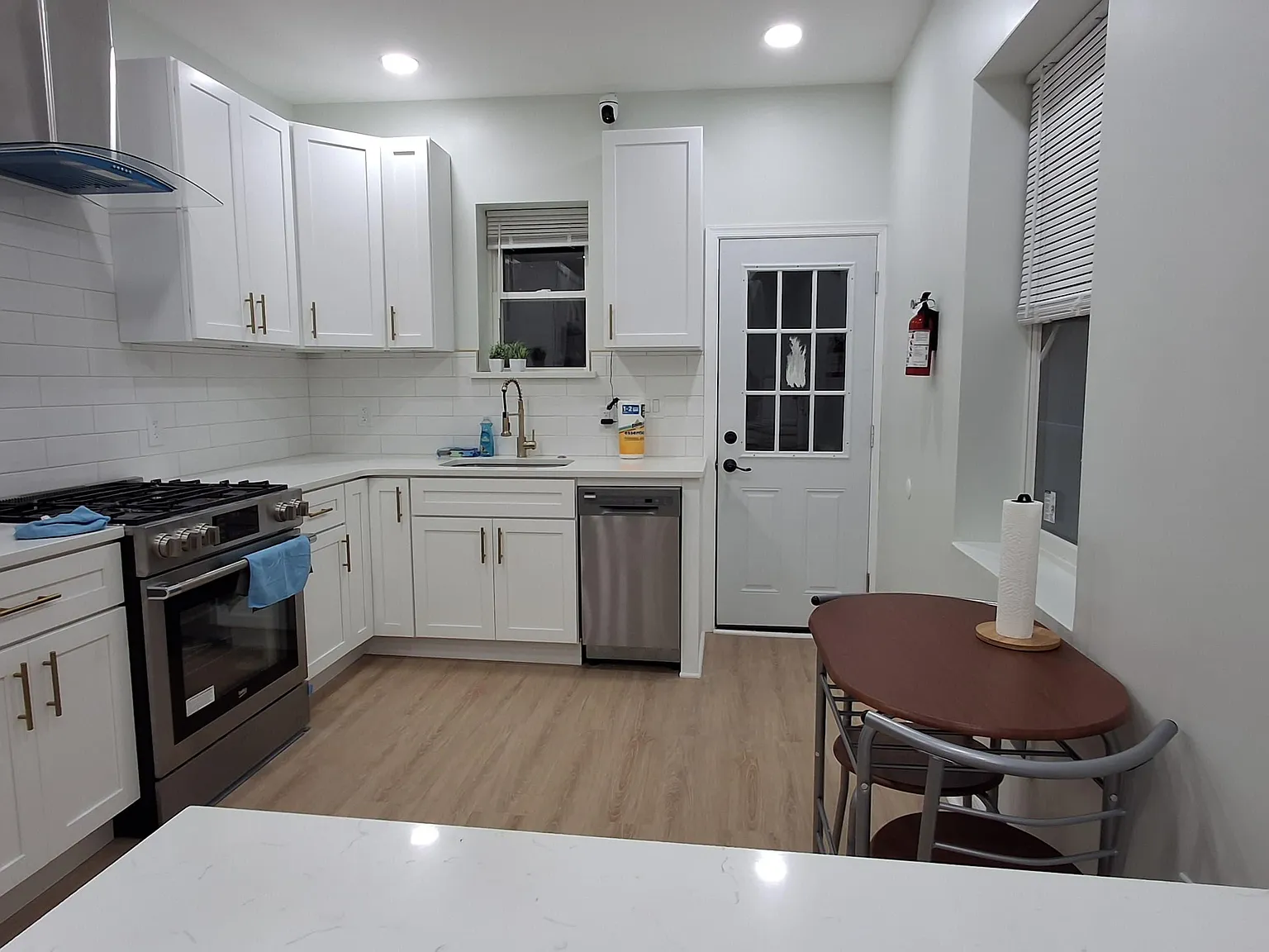 4 bed, 2.5 bath, 1800 sqft, $940 — Photo 3
