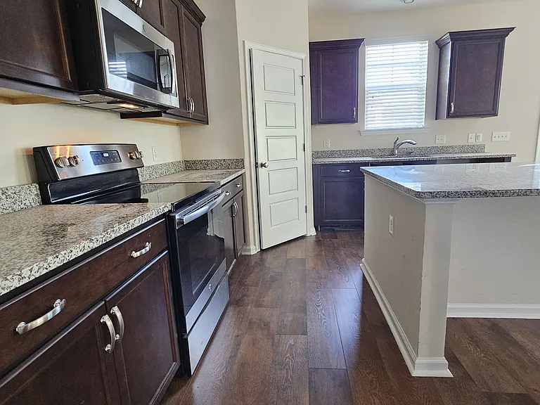 147 McCrady Dr — Photo 5