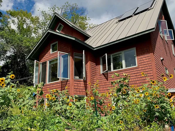 36 Linden Rd, Hartland, VT 05048