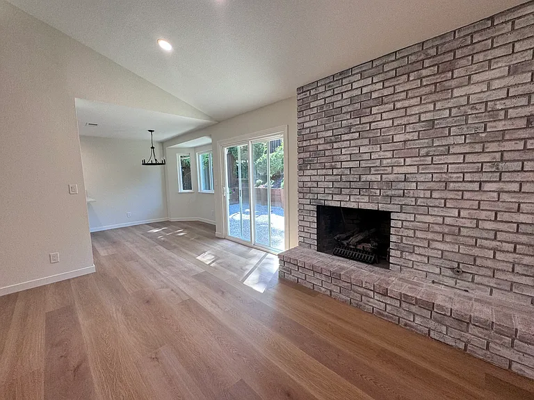 953 Center Ct — Photo 1