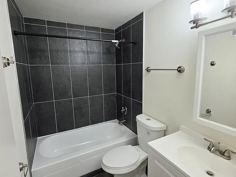 Sunstone Apartments — Photo 22