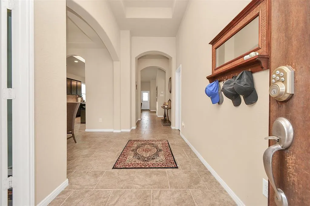 3 bed, 2044 sqft, $2,500 — Photo 1