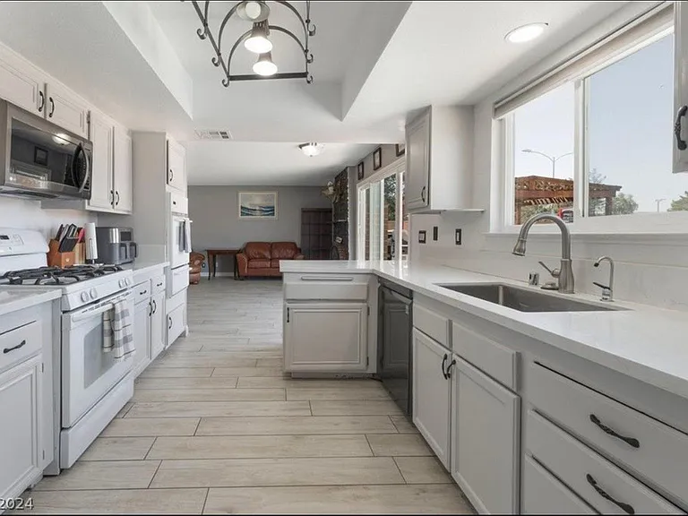 580 Chelsea Dr — Photo 26