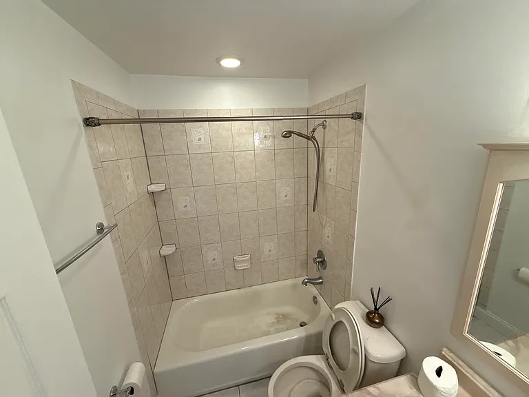 201 N Hammonds Ferry Rd — Photo 16